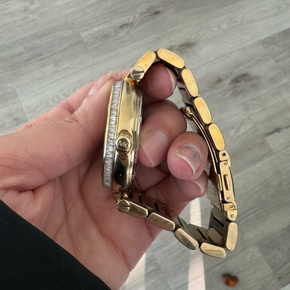 Micheal Kors Watch - Picture 4 of 4